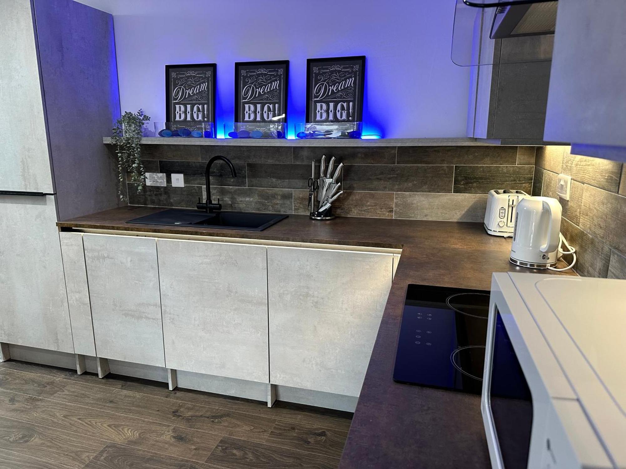 Vibrant Apartments Close To City Centre Cardiff Exteriör bild