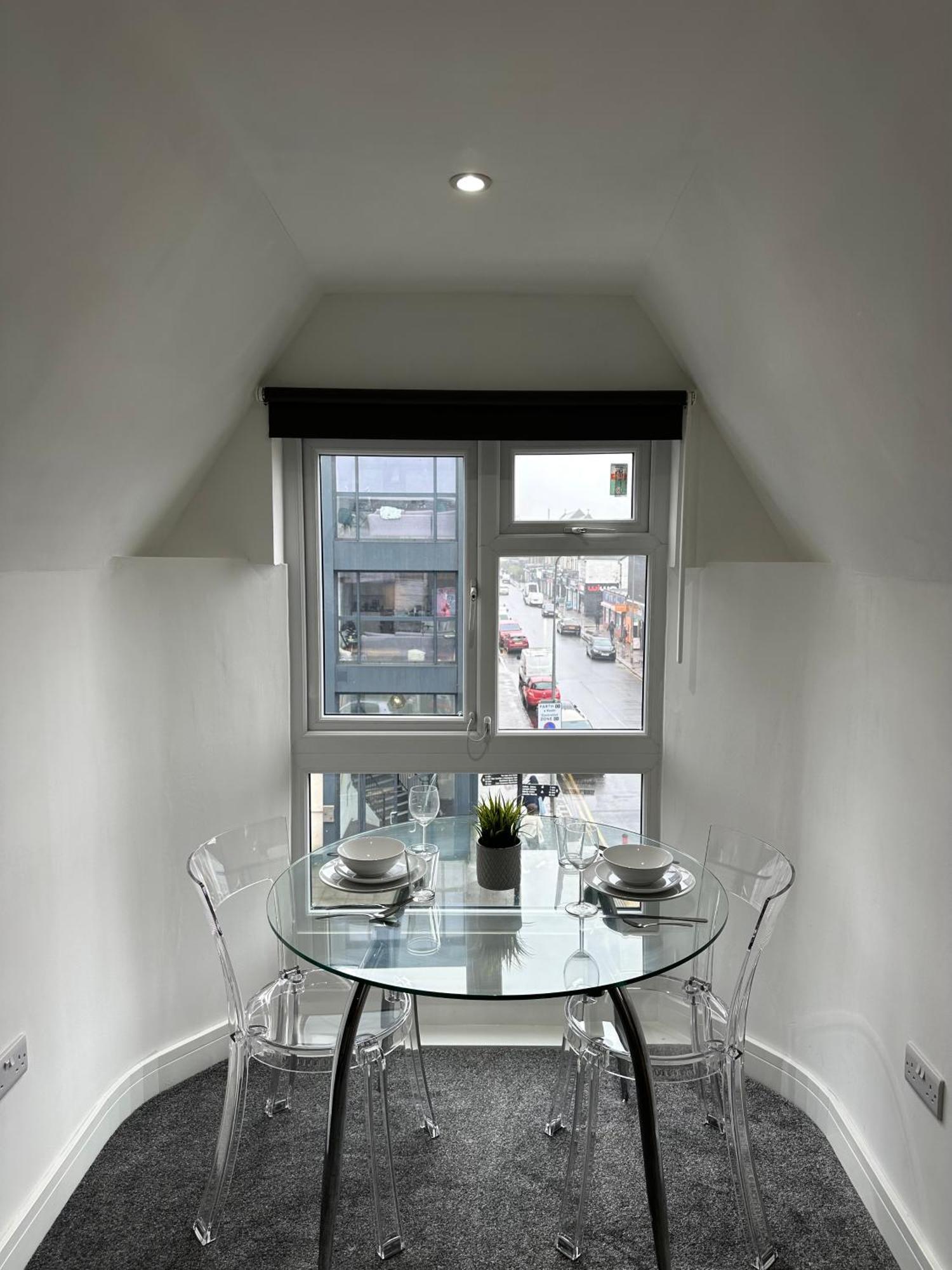 Vibrant Apartments Close To City Centre Cardiff Exteriör bild