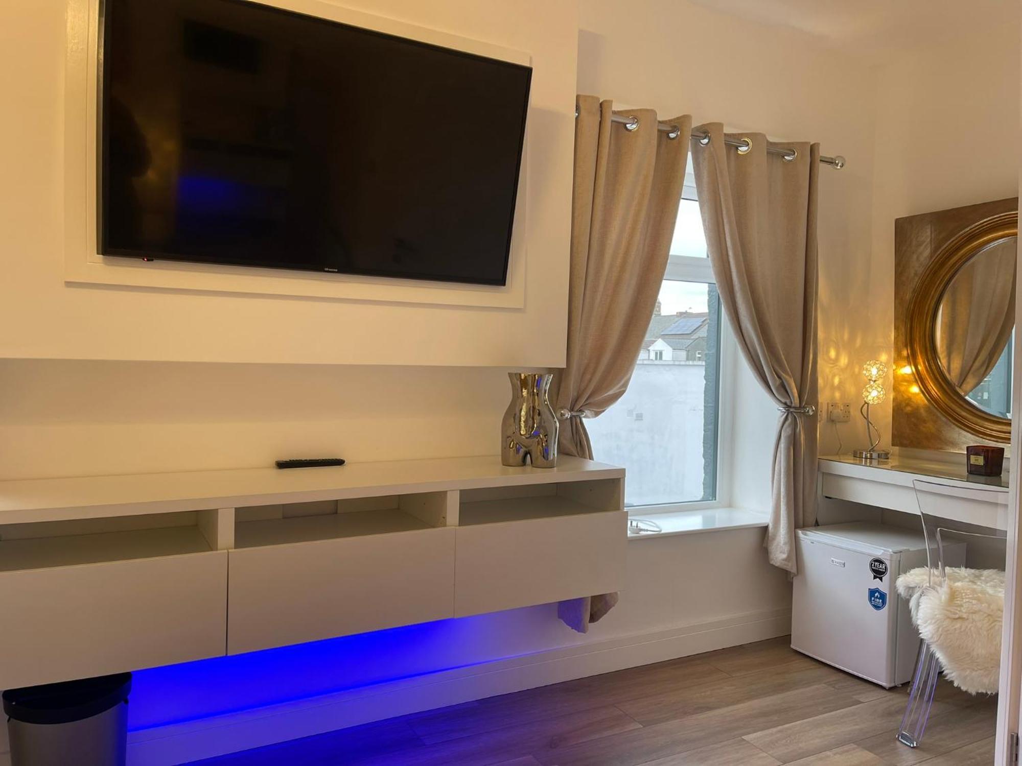 Vibrant Apartments Close To City Centre Cardiff Exteriör bild