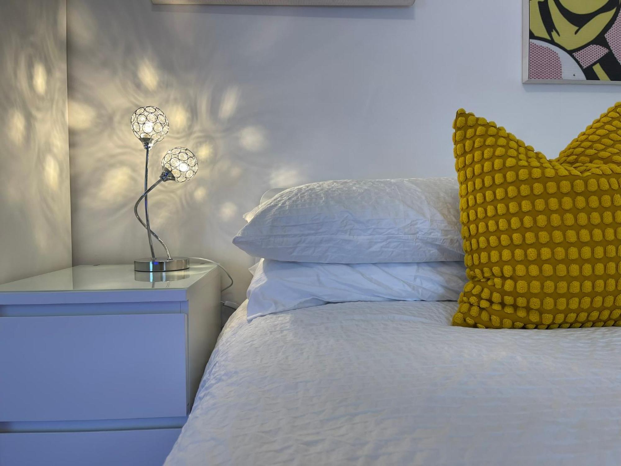 Vibrant Apartments Close To City Centre Cardiff Exteriör bild